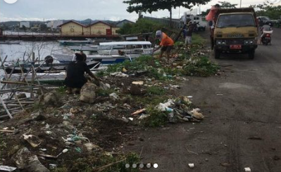 Bersihkan Sampah di Pasar dan Kampus IAIN, Taufan Pawe Apresiasi Petugas Kebersihan DLH 